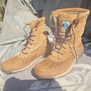 Columbia Tan Boots with Navy Laces Mens 10.5